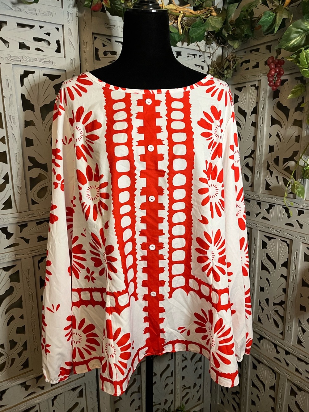 CHARMING WHITE WITH BOLD RED FLORAL MIXED PATTERN PLUS SIZE TOP